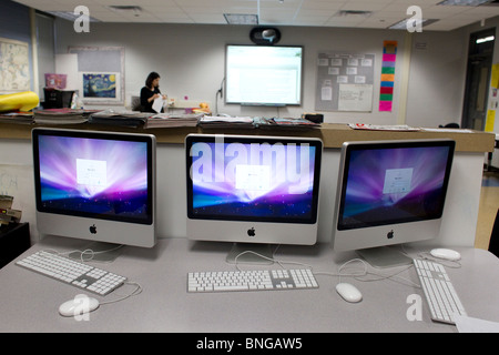 Apple computer monitors, keyboards, and mouses in classroom at Manor New Tech High School in Manor, Texas, USA Stock Photo