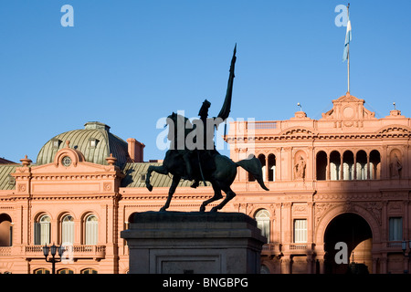 General Belgrano monument in front of Casa Rosada (pink house) Buenos Aires Argentina Stock Photo