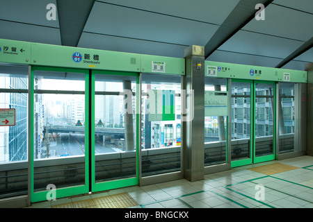 Boarding platform to monorail at Yurikamome line, Shimbashi station, Tokyo Stock Photo