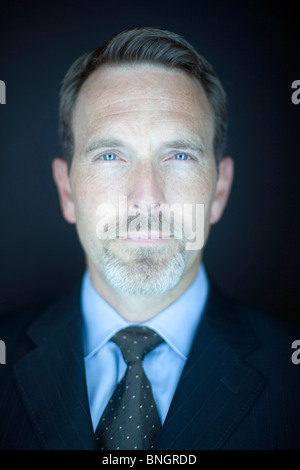 Portret of businessman smiling at camera Stock Photo - Alamy