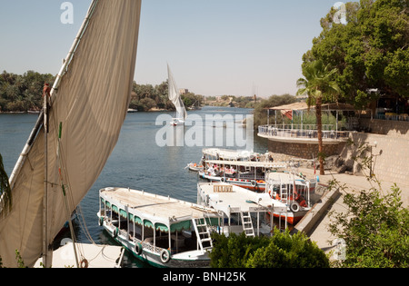 ferryboats and feluccas mored on the River Nile at Aswan, Upper Egypt Stock Photo