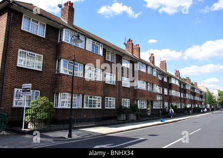 Row of houses, Garden Row, Elephant and Castle, The London Borough of ...