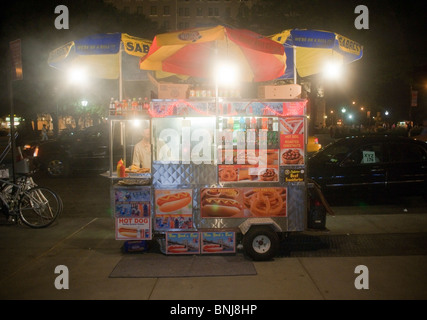 A hot dog vendor on Fifth Avenue in New York on Wednesday, July 21, 2010. (© Richard B. Levine) Stock Photo