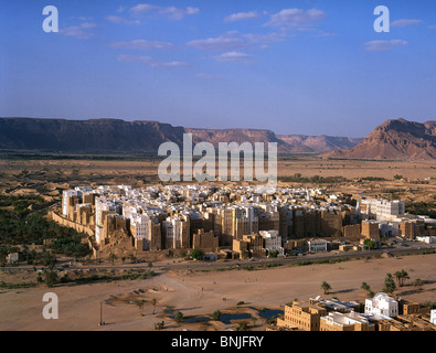 Yemen February 2005 Hadhramaut valley Shibam city UNESCO World heritage site Stock Photo