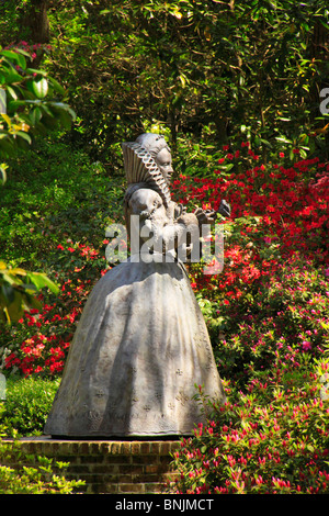 Queen Elizabeth I Statue surrounded by azaleas, Elizabethan Gardens, Manteo, Roanoke Island, North Carolina, USA Stock Photo