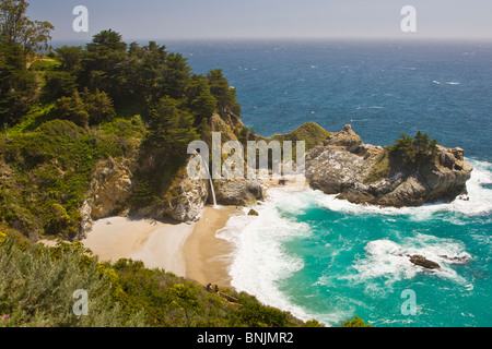McWay Falls in Julia Pfeiffer Burns State Park along Rt1 in Big Sur on the Pacific coast of California Stock Photo