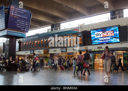 London Euston mainline station concourse and indicator board Stock ...