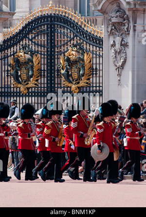 Coldstream guards brass band outside the gates of Buckingham palace, London. Stock Photo