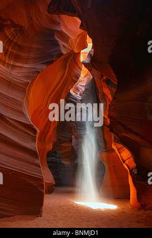 A beam of light radiates into Upper Antelope Canyon, Page, Arizona, USA. Stock Photo