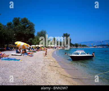 Nidri Beach scene at the picturesque resort of Nidri Peter Baker Stock Photo