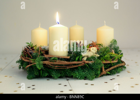 1 4 Advent Advent wreath Advent time Deko decoration adornment angels flame flames wood wooden boards candle candles Stock Photo