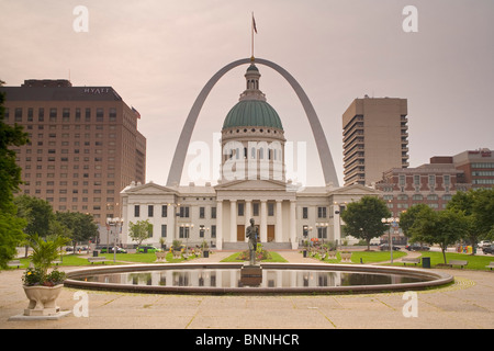 Kiener Plaza and Gateway Arch in St. Louis, MO Stock Photo