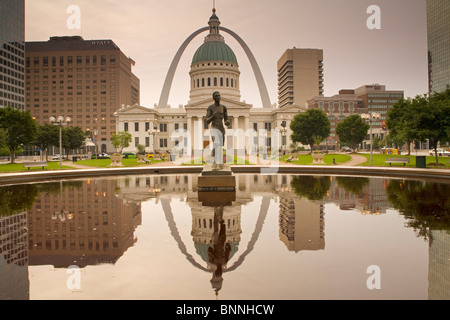 Kiener Plaza and Gateway Arch in St. Louis, MO Stock Photo