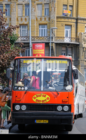 Watch: Budapest Says Goodbye to Iconic Ikarus Bus 