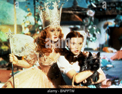 BILLIE BURKE JUDY GARLAND TOTO THE WIZARD OF OZ (1939) Stock Photo