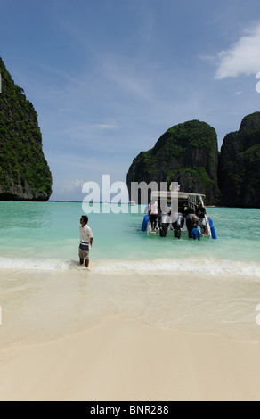 tourist at maya beach, koh phi phi leh , phi phi islands,andaman sea , thailand Stock Photo