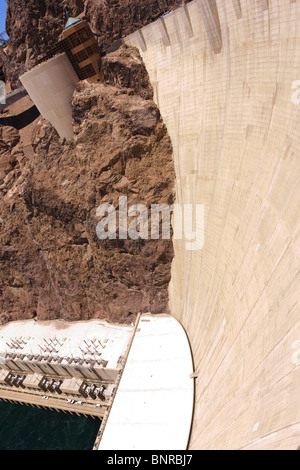 USA Nevada/Arizona border - Hoover Dam on the Colorado River, Lake Mead. Dam face and new visitor center. Stock Photo