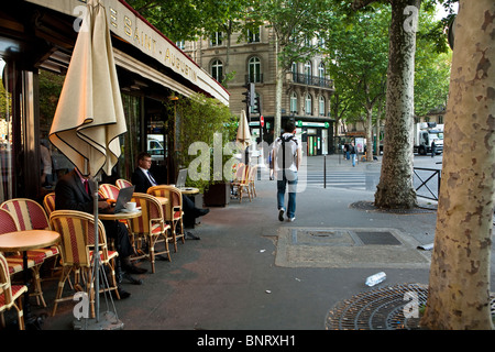 workers having breakfast and coffee before heading to work at a Paris cafe Stock Photo