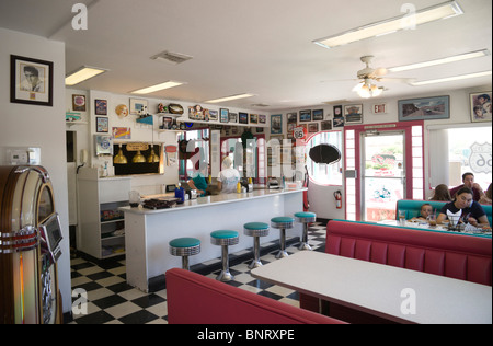 Route 66 road trip Arizona - Kingman AZ historic town - Mr D'z roadside 1950s style diner interior Stock Photo