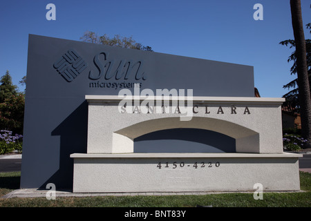 SUN MICROSYSTEMS SIGN COMPUTER COMPANY OFFICES SANTA CLARA CALIFORNIA USA COMPUTER COMPANY OFFICES 21 July 2010 Stock Photo