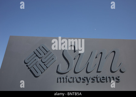 SUN MICROSYSTEMS SIGN COMPUTER COMPANY OFFICES SANTA CLARA CALIFORNIA USA COMPUTER COMPANY OFFICES 21 July 2010 Stock Photo