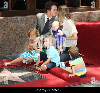 MARK WAHLBERG RHEA DURHAM ELLA RAE WAHLBERG MICHAEL WAHLBERG MARGARET GRACE WAHLBERG BRENDAN WAHLBERG MARK WAHLBERG HONORED Stock Photo