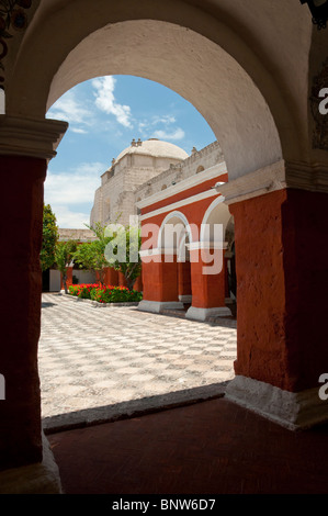 An interior courtyard and architecture of the Santa Catalina Monastery in Arequipa, Peru, South America. Stock Photo