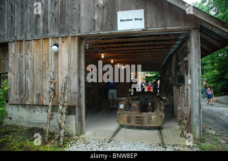 Machine shop at Barthell coal Mining Camp, Kentucky Stock Photo