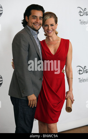 JULIE BENZ GUEST DISNEY ABC TELEVISION GROUP ALL STAR MIXER BEVERLY HILLS CALIFORNIA USA 01 August 2010 Stock Photo