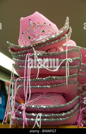 Pink cowgirl hats for sale on River Walk in San Antonio, Texas, USA Stock Photo