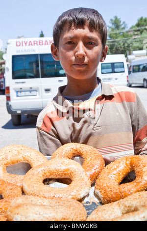 Boy selling simit in Diyarbakir, Turkey Stock Photo