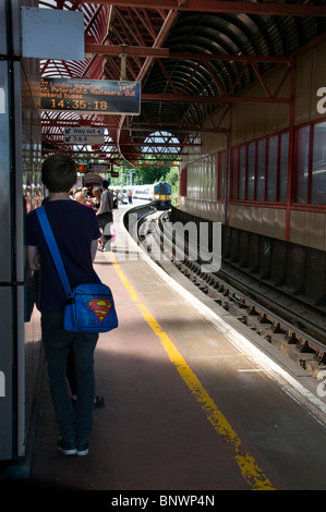 No 1 platform Portsmouth and Southsea railway station Stock Photo