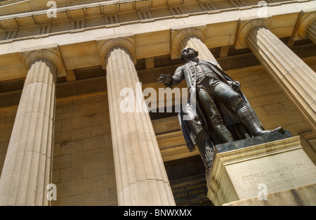 Front of famous George Washington statue at Federal Hall in New York ...