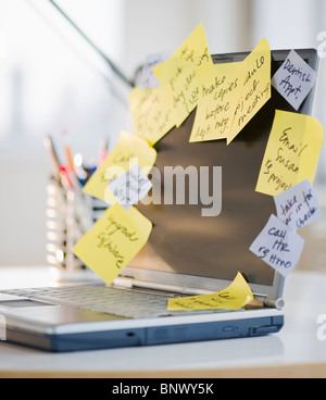 To-do notes stuck to laptop Stock Photo