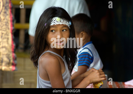 Traditional tribal dance & costumes of the B'laan (Bilaan) people of ...