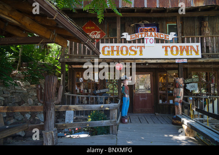 Jerome, Arizona - old copper mining town near Sedona. Don Robertson's Gold King Mine ghost town and antique auto yard. Entrance. Stock Photo