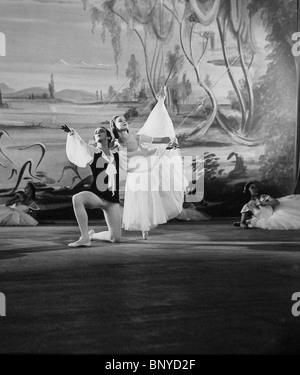 ROBERT HELPMAN, MOIRA SHEARER, THE RED SHOES, 1948 Stock Photo