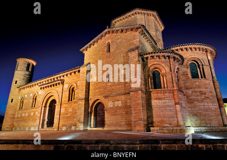 Spain, St. James Way: Iglesia San Martin in Fromista by night Stock Photo