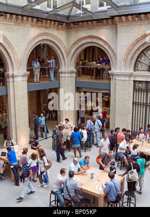 Central Courtyard - Apple Store - Covent Garden - London Stock Photo