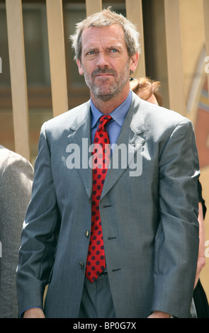 HUGH LAURIE EMMA THOMPSON HONORED WITH A STAR ON THE HOLLYWOOD WALK OF FAME HOLLYWOOD LOS ANGELES CA USA 06 August 2010 Stock Photo