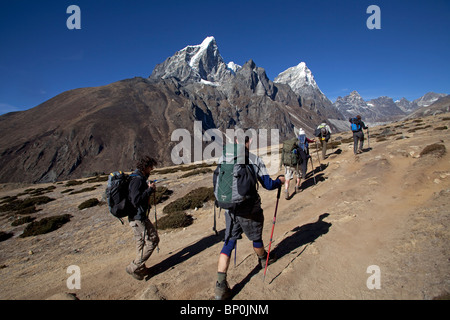 Nepal, Everest Region, Khumbu Valley. A group of trekkers make their way up towards Dughla through the Periche Valley. Stock Photo