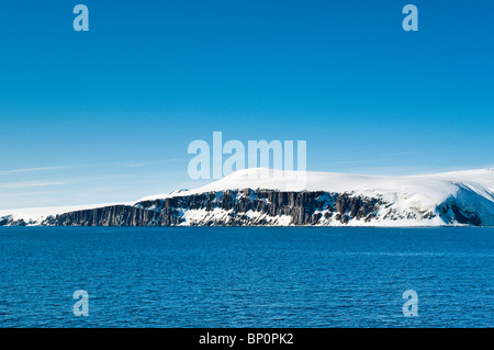 Alkfjellet Cliffs in Lomfjorden Svalbard Archipelago, Norway. Stock Photo