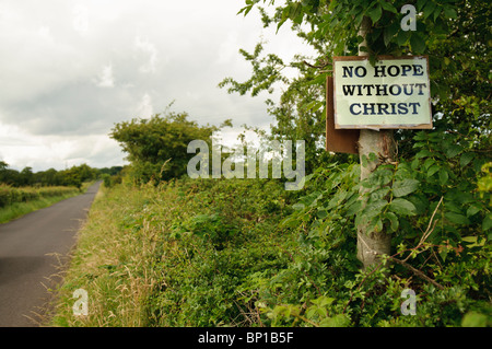 Religious sign nailed to a tree by a country lane.  'No hope without Christ' Stock Photo