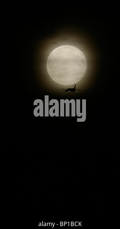 A passenger Jet takes off towards the Moon. Picture by James Boardman ...