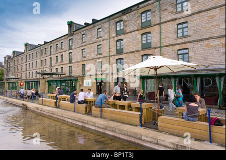 Outside the Commercial Quay restaurants in Leith, Edinburgh, on a summer evening Stock Photo