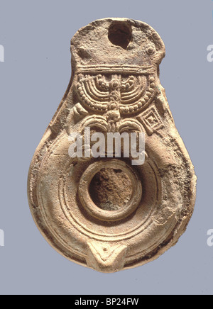 555. ROMAN PERIOD OIL LAMP DECORATED WITH JEWISH SYMBOLS; MENORAH, SHOFAR (RAM'S HORN) AND INSENCE SHOVEL Stock Photo