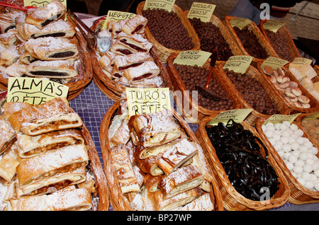 HUNGARIAN SWEETS AND PASTRIES ON STALL IN THE CENTRAL MARKET HALL,BUDAPEST Stock Photo
