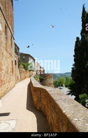 Walkway and outlook near via dell' Amore (Love street), Pienza, Tuscany, Italy Stock Photo