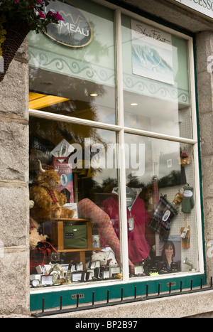 View of quaint shop window in the Scottish Highland town of Braemar near Balmoral Castle. Stock Photo