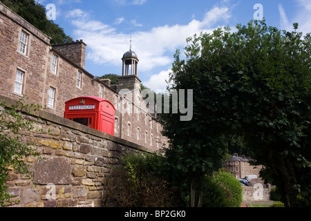 Terraced mill workers' homes at New Lanark, the industrial revolution community village managed by social pioneer Robert Owen. Stock Photo